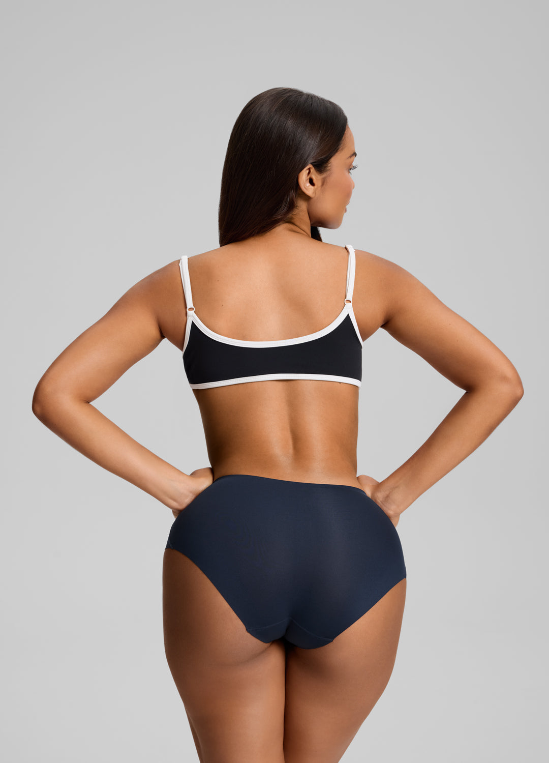 Seamless Mid-Rise Boyshort - Image 4