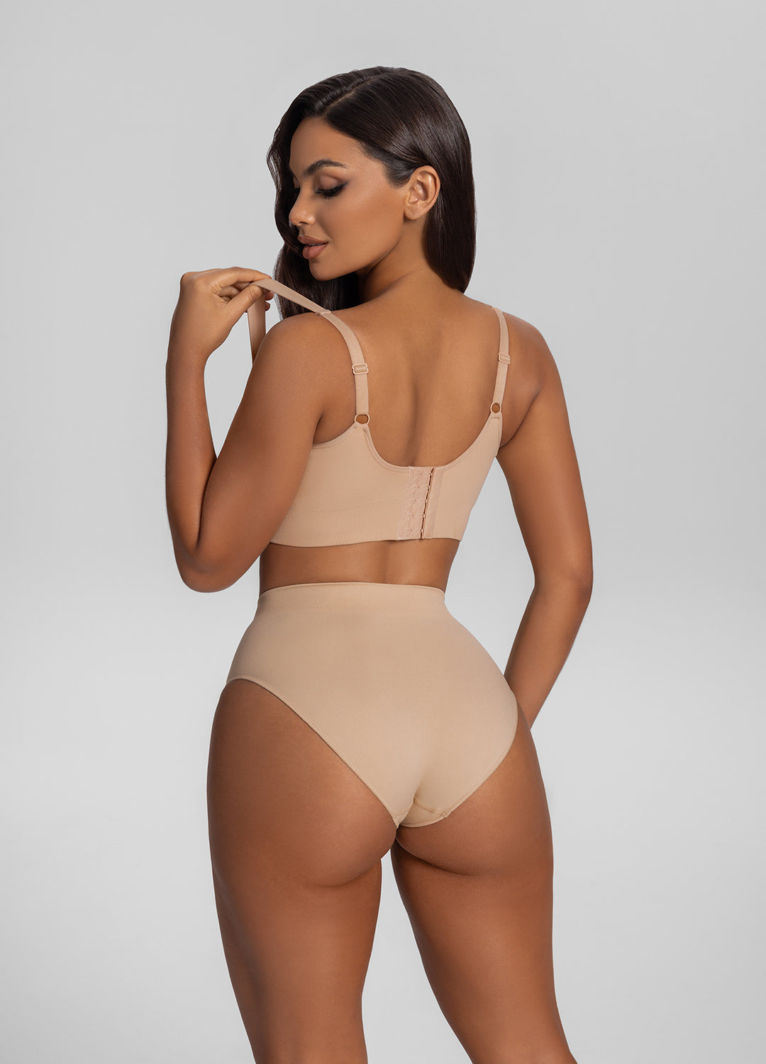 Seamless Mid-Rise Tummy-Control Butt-Lifting Sculpting Briefs - Image 5